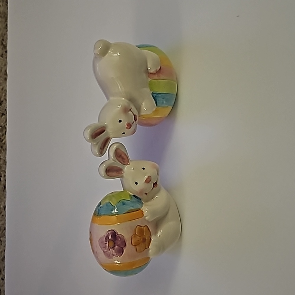 2 piece ceramic Easter Bunnies